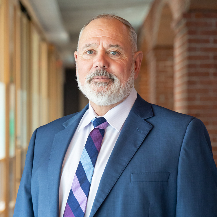 headshot photo of Wayne Arruda