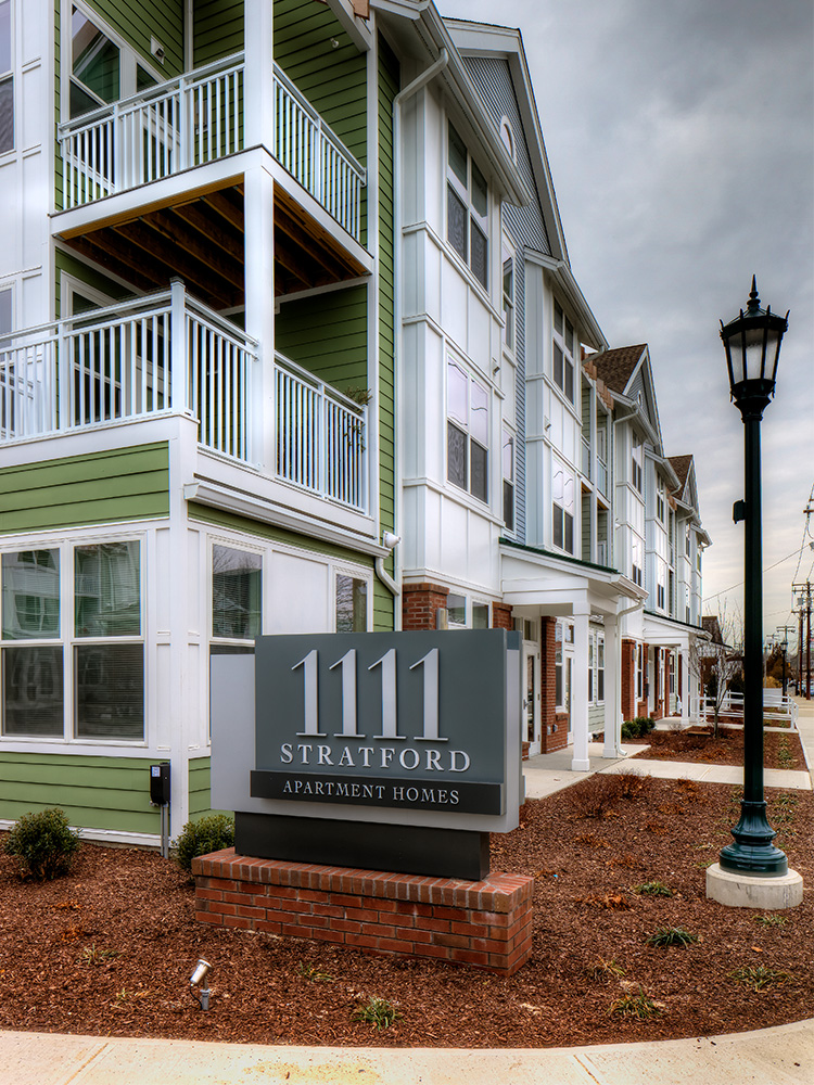 1111 Stratford welcome sign