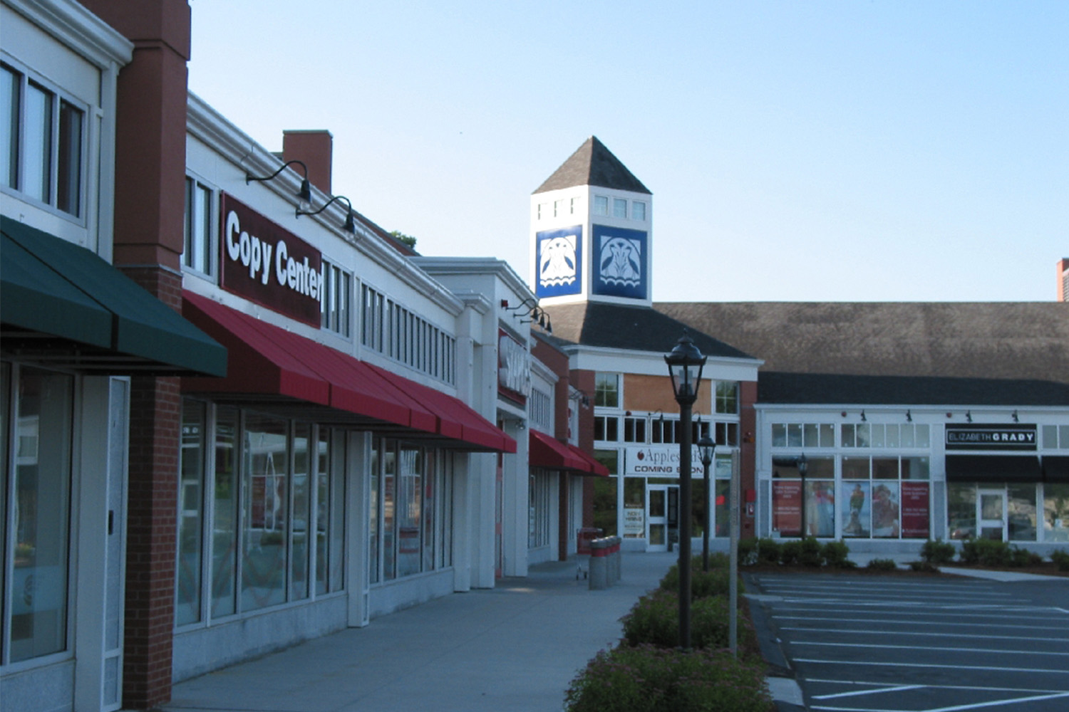 Center of mall outlet with "Applebee's" in the middle, and "Staples" and "Elizabeth Grady" on either side 