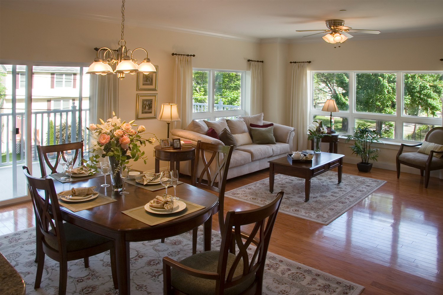 A cozy dining room and living room, with 2 large windows and a balcony 