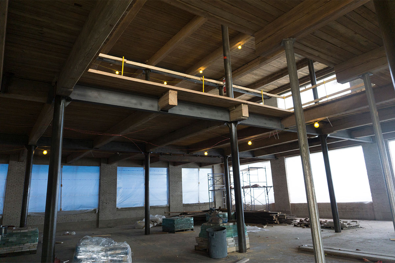 Empty enormous room with beams connected to celing and floor