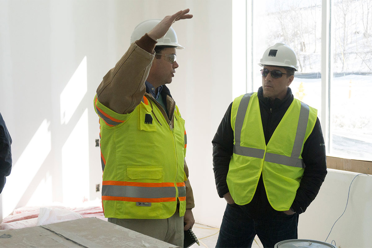 2 men talking about building details