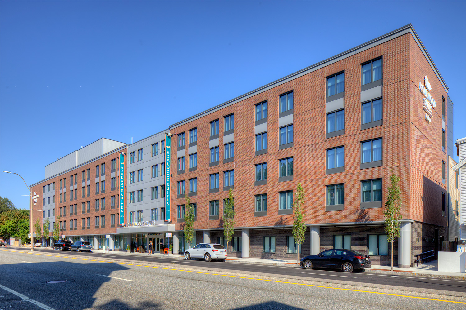 Front exterior of Hollywood Suites seen from streetview 