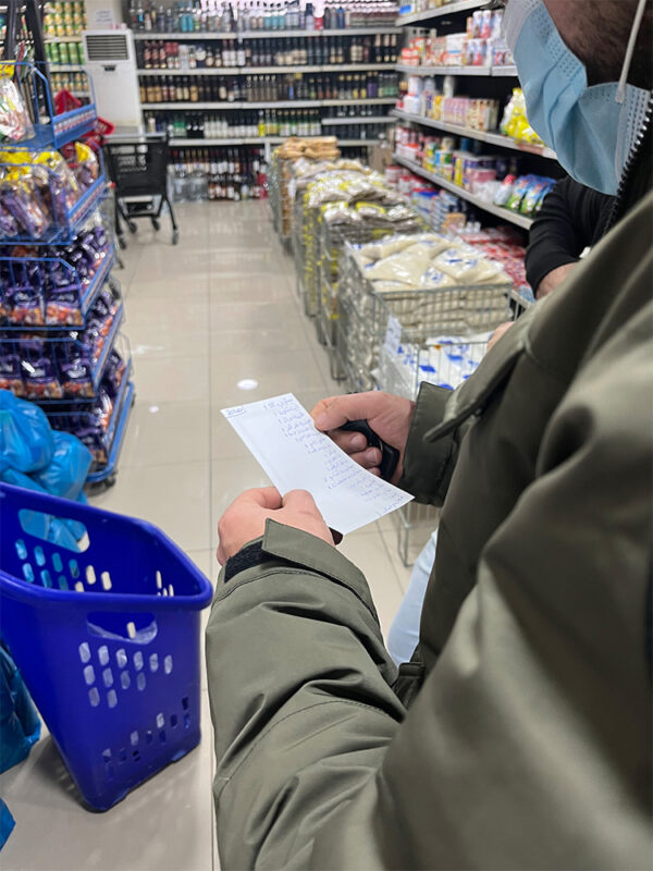 Lebanese man purchasing groceries for people in need