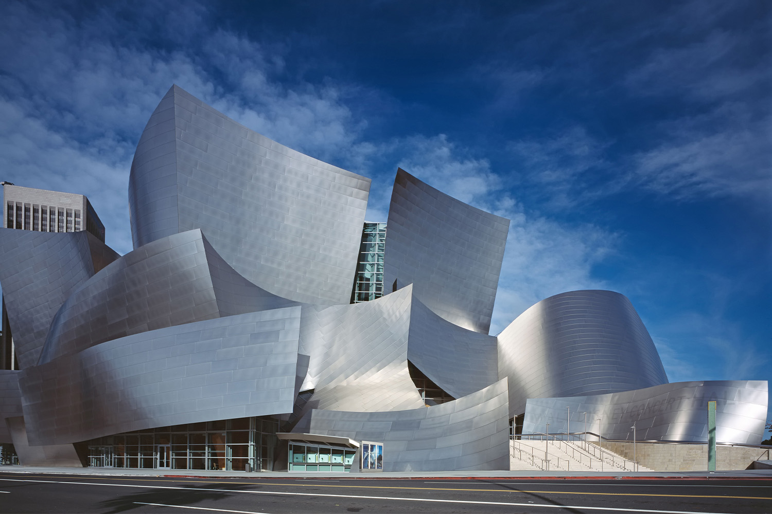 External view of the Walt Disney Concert hall in Los Angeles