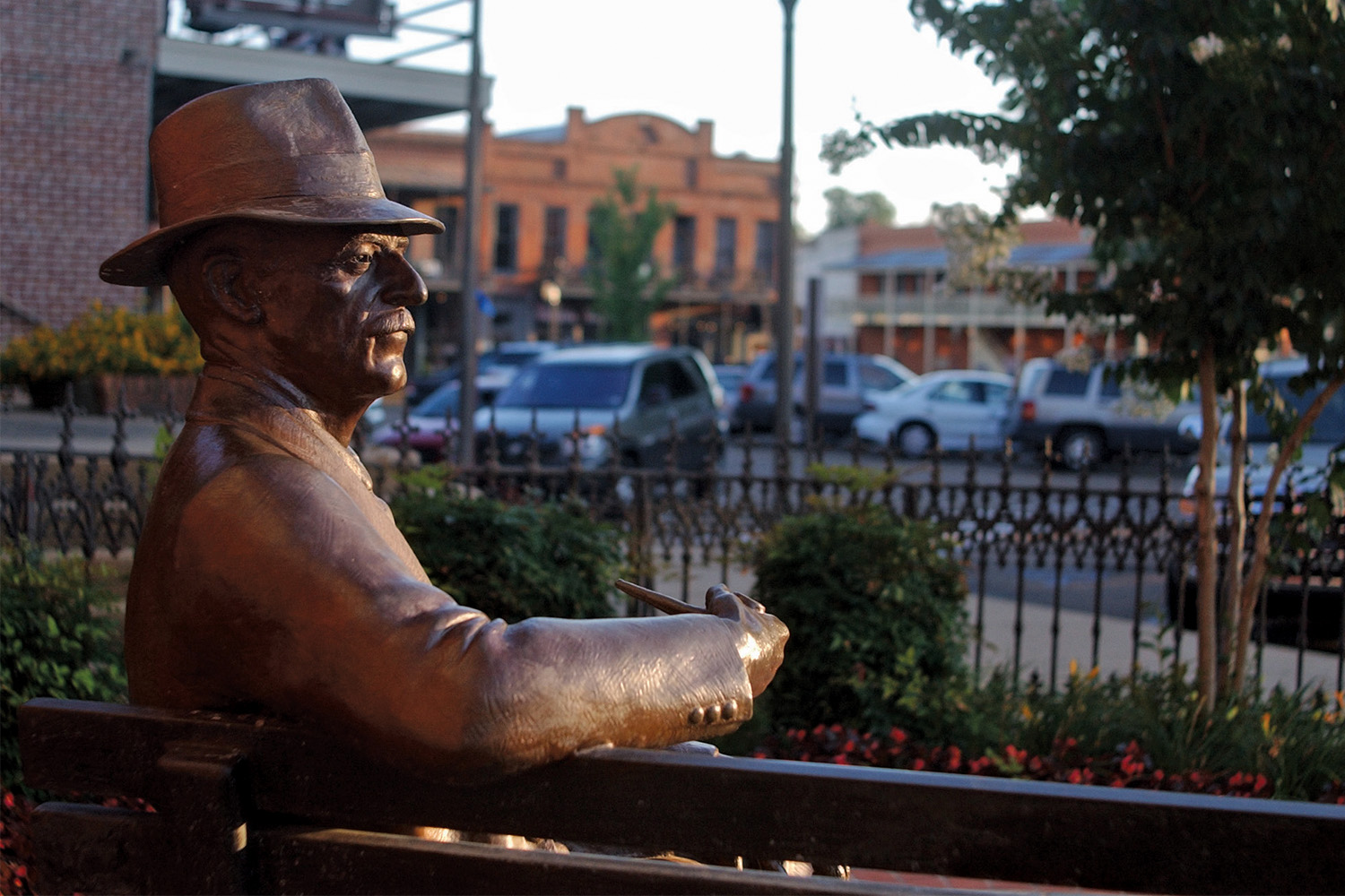 Bronze statue of William Faulkner sitting on a bench