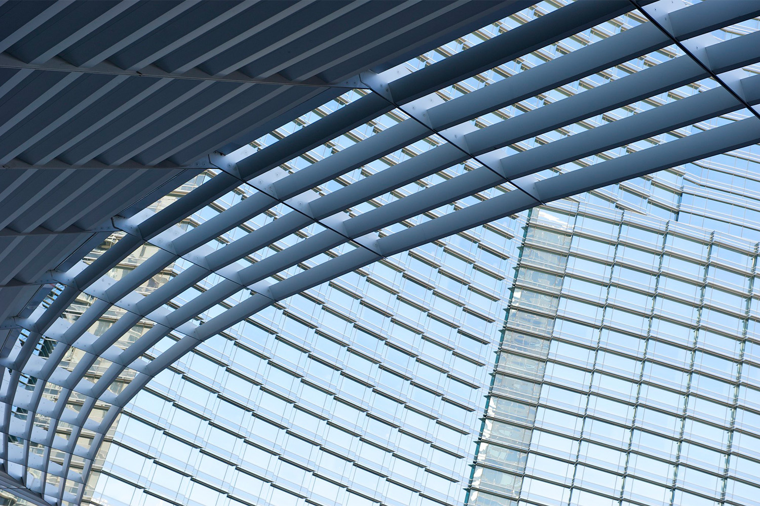 view of the Vdara hotel in Las Vegas, curved windows 