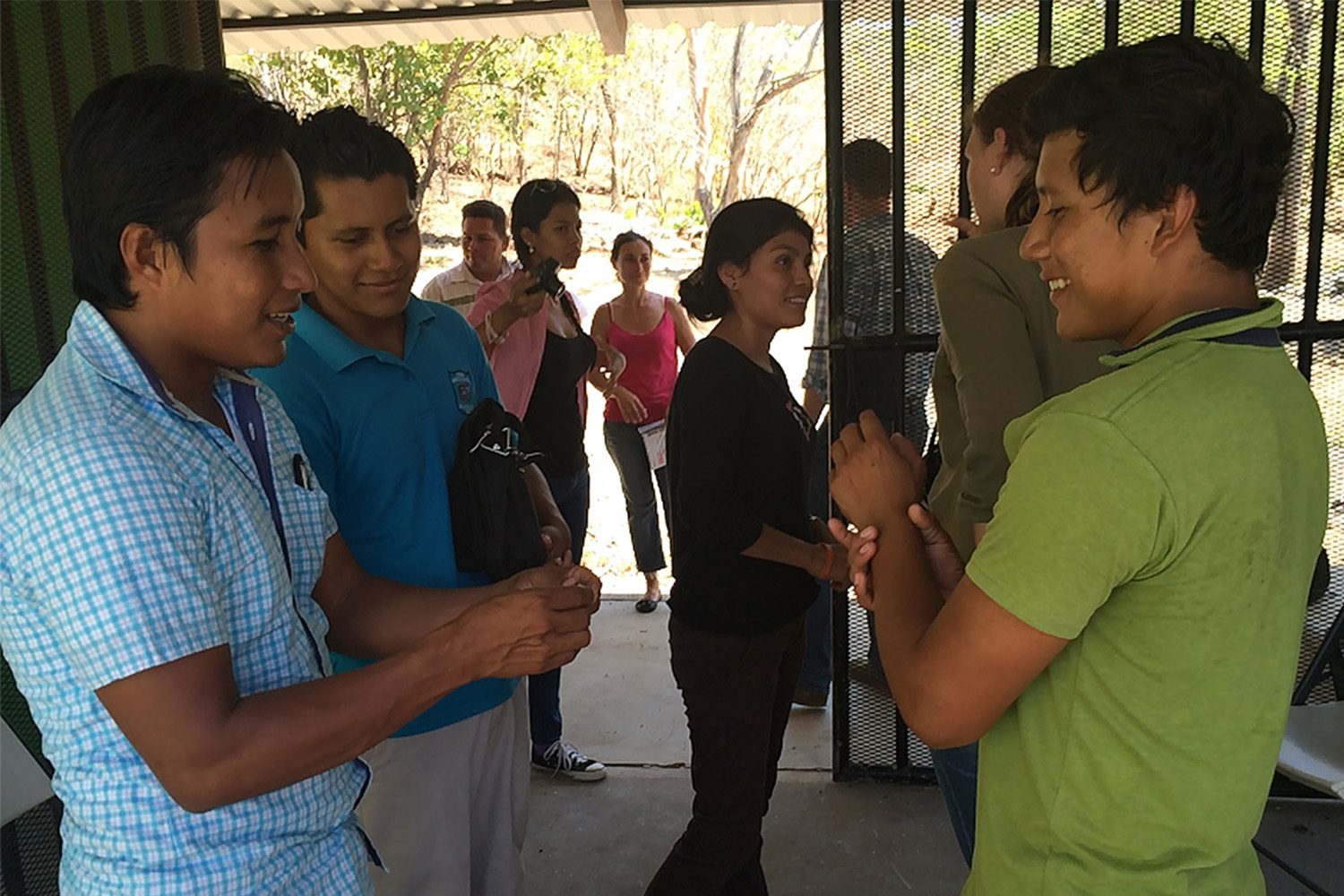 Erlin is presenting Ometepe students with Tocci memory stick bracelets.