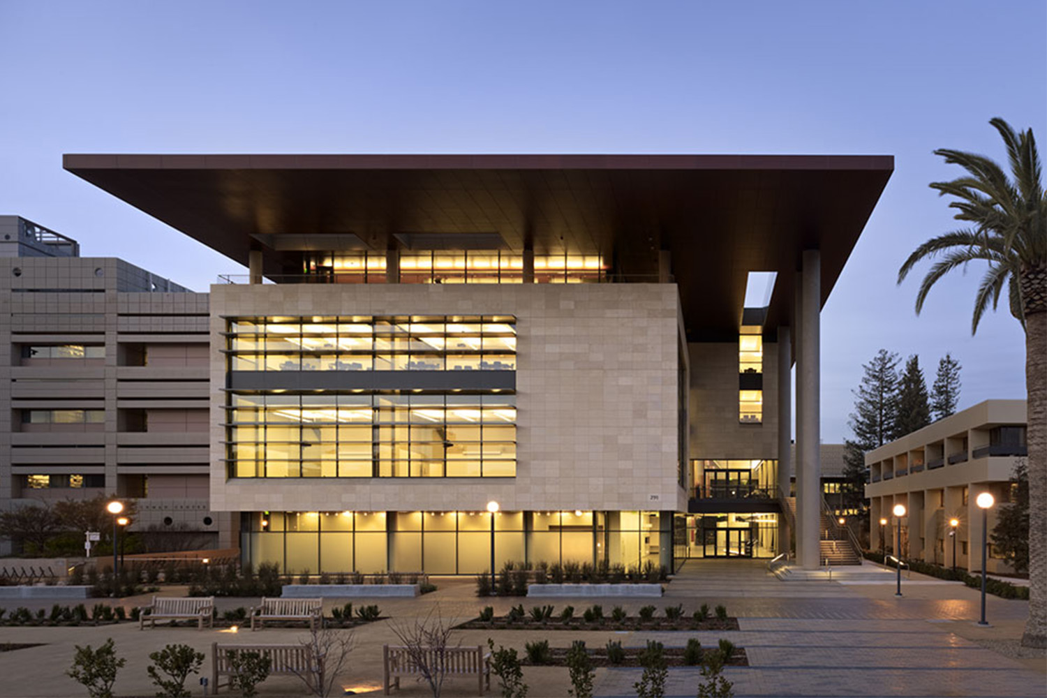 side view of UCSF Medical Center