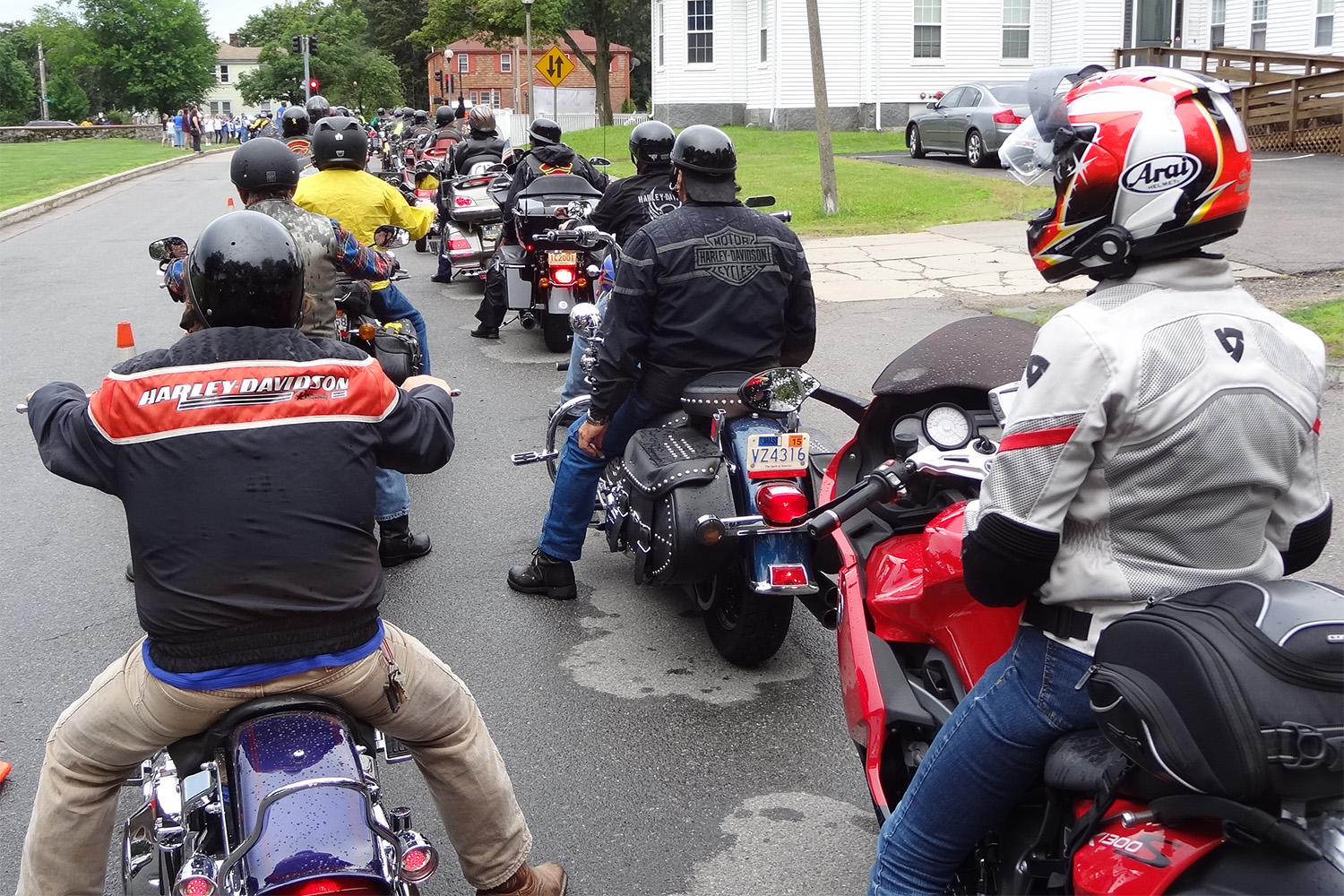 Biker lineup, ready to ride off 