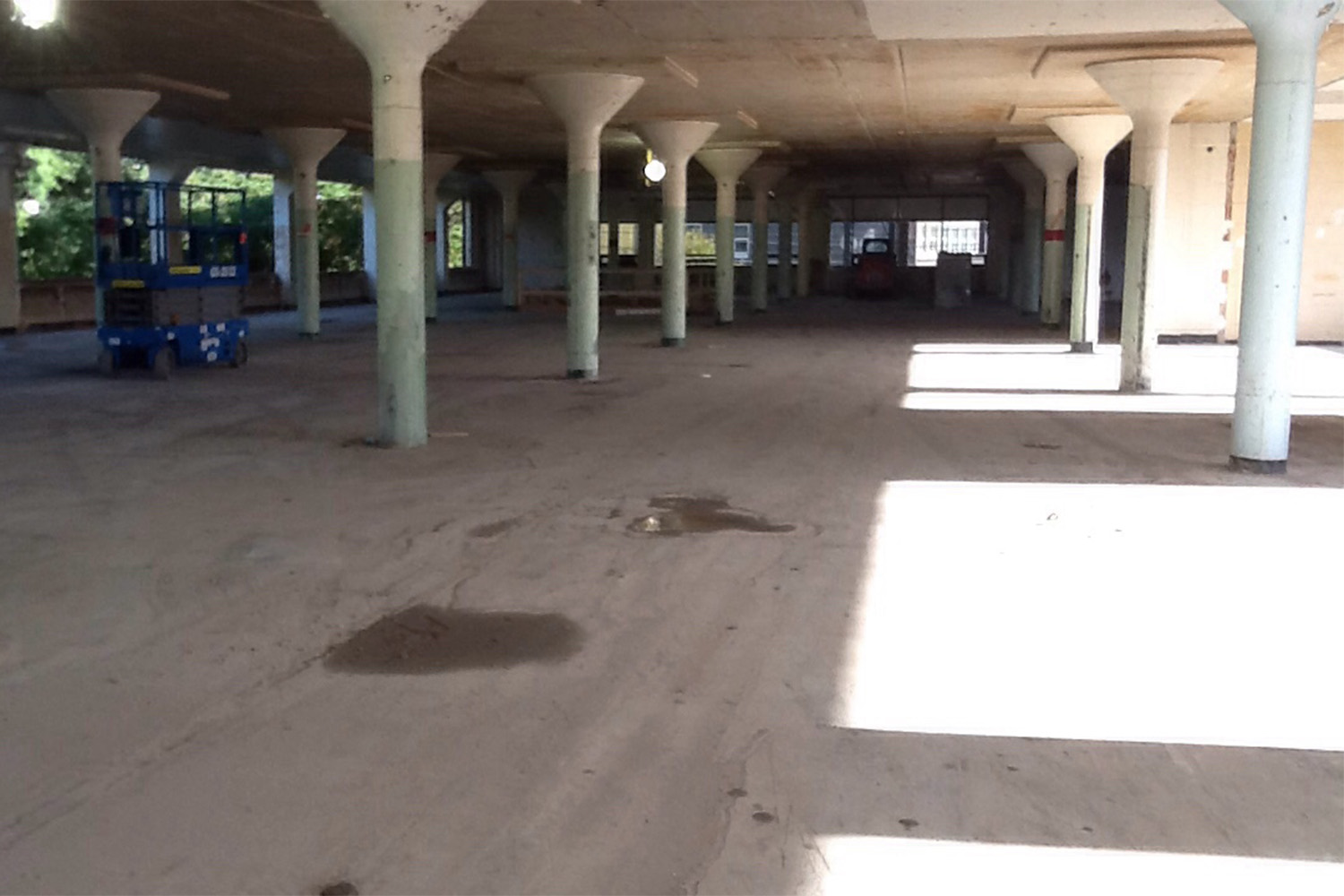 long room with industrial pillars 