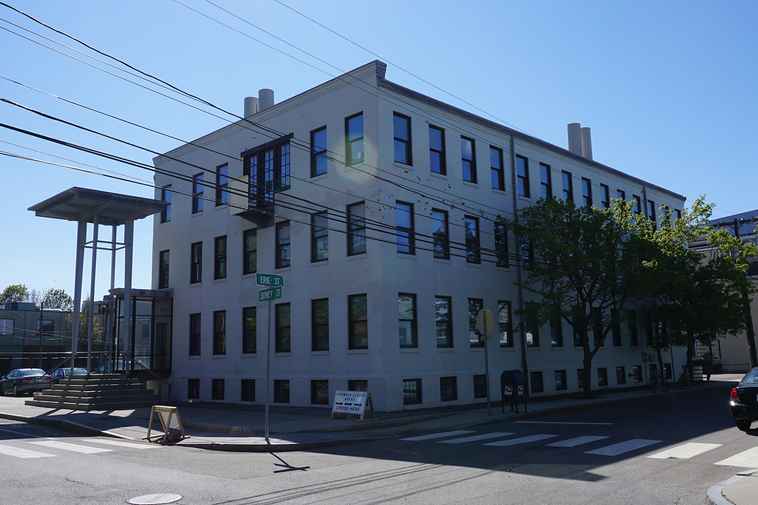 angled exterior view of the Q-State lab Biosciences facility 