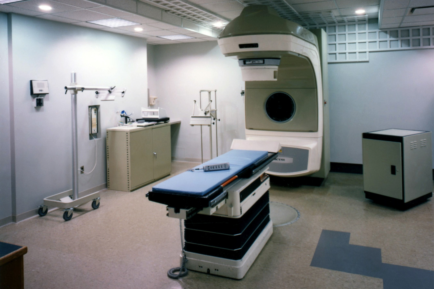 MRI room with blue operation bed 