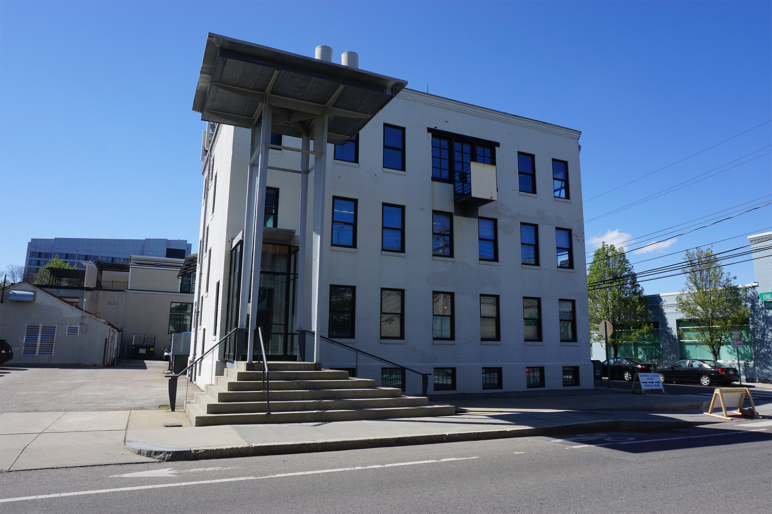 frontal view of the Q-State lab Biosciences facility 