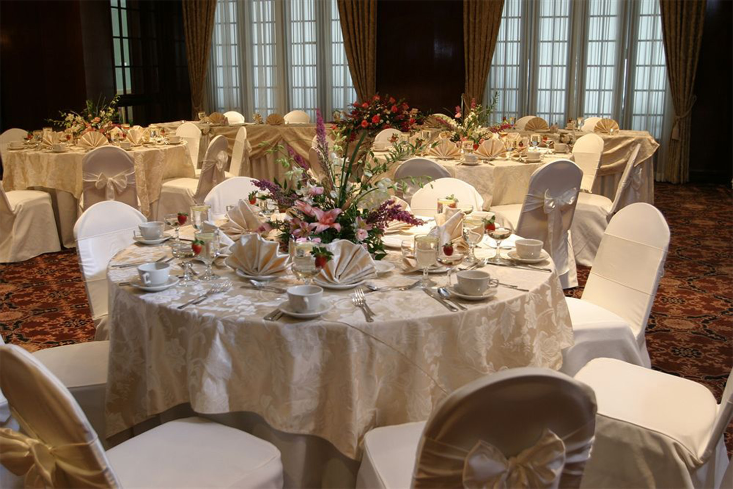 Formal dining area in hotel 